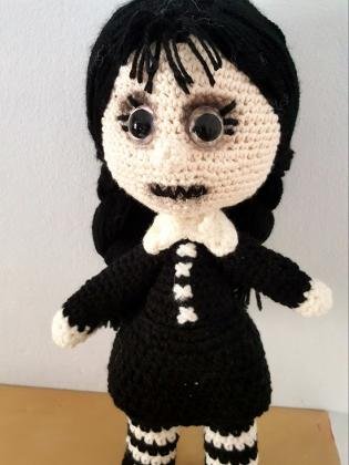 amigurumi miércoles addams