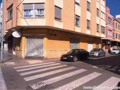 Local : Muchas opciones ,amplia fachada