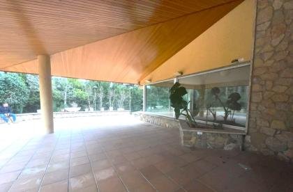 TARRAGONA (Roda de Bará,- Urb. de Bará) , Oportunidad – Se vende vivienda unifamiliar independiente de 737 m2 construidos en solar de 2.000
